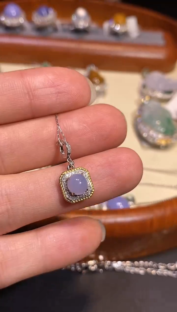 【闪购商品】翡翠颈饰18K金镶嵌吊坠