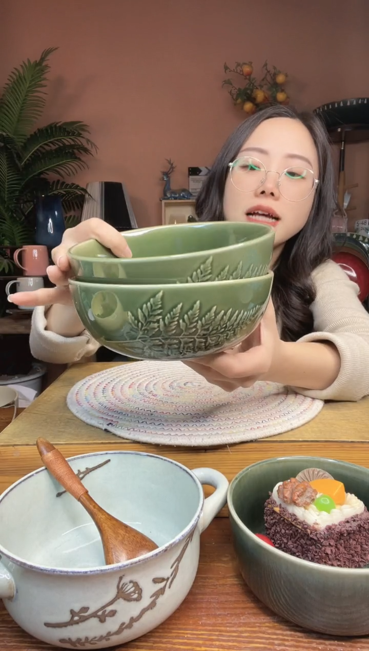 陶瓷6.3英寸绿色浮雕面碗 2件 微瑕疵