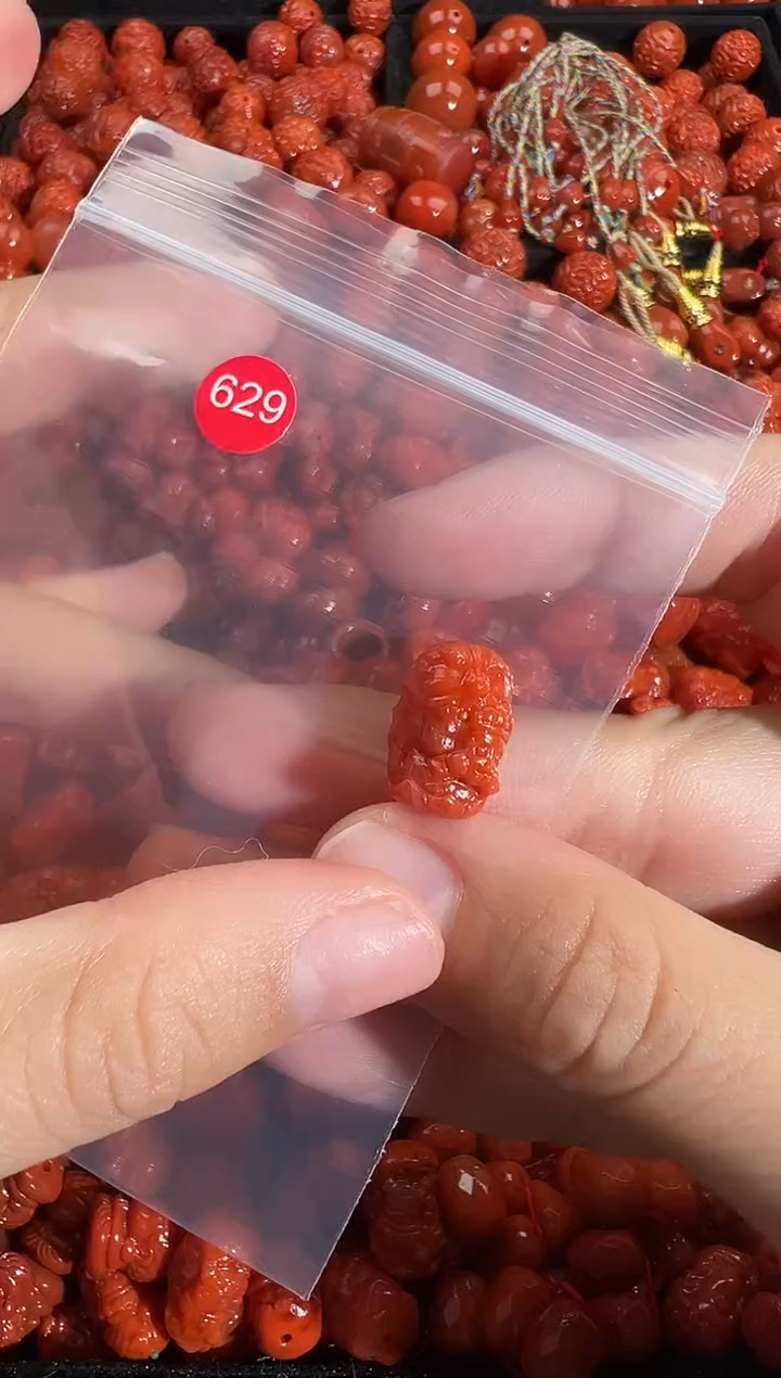 颈饰未镶嵌南红玛瑙1