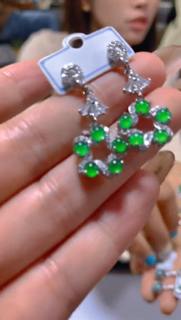 未镶嵌翡翠耳饰多样性发一