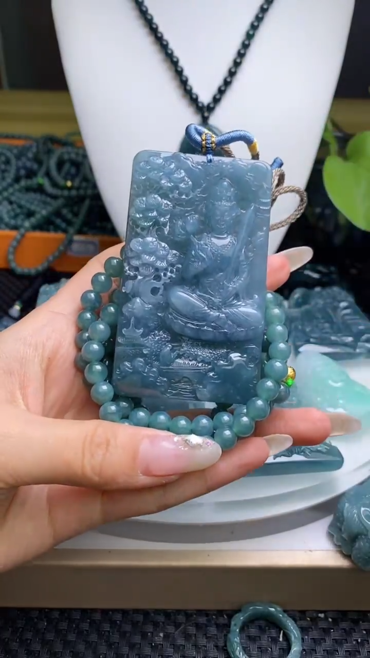 【闪购商品】翡翠未镶嵌颈饰          
