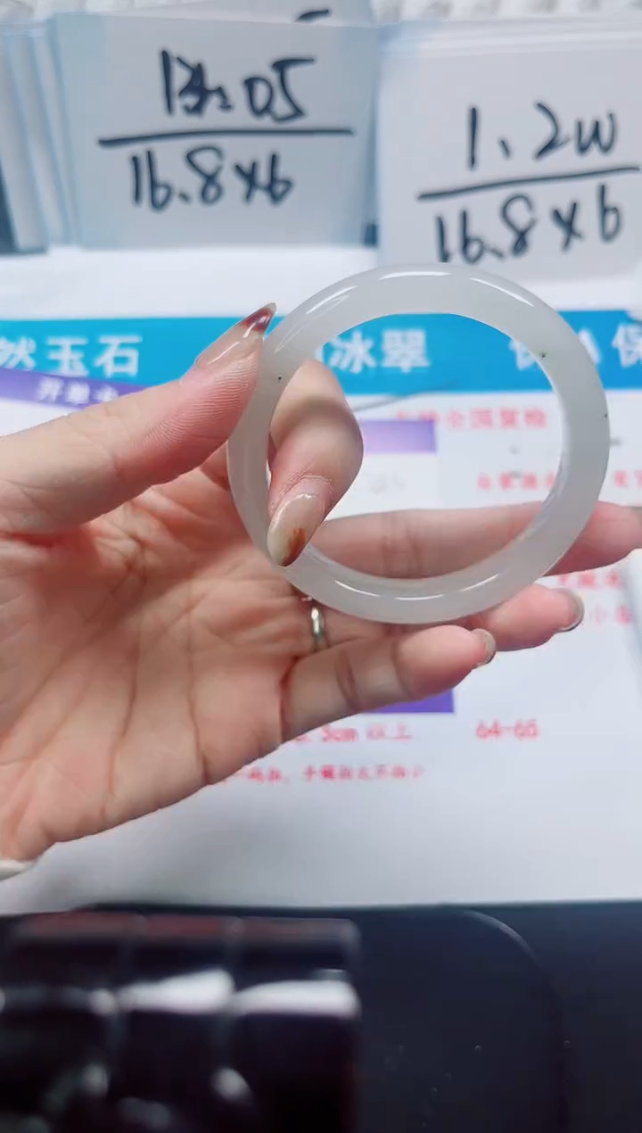 【闪购商品】石英质玉未镶嵌手镯383