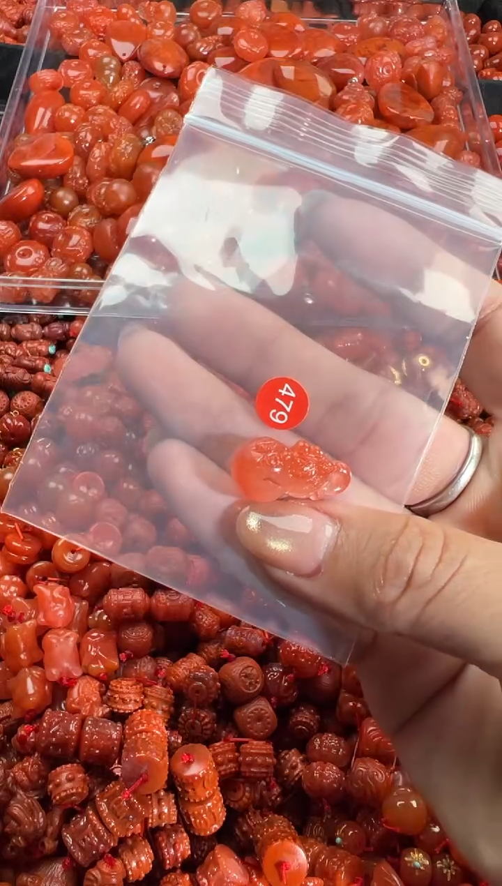 南红玛瑙未镶嵌颈饰1