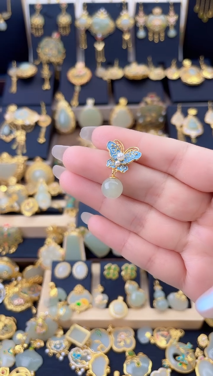 颈饰银S925镀金镶嵌和田玉蝴蝶转运珠吊坠