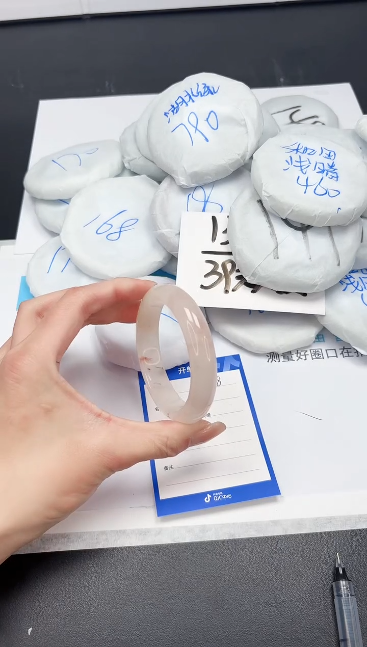 【闪购商品】石英质玉手镯未镶嵌A358-56.8