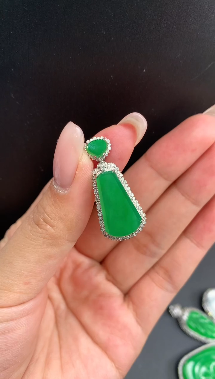 【闪购商品】翡翠颈饰18K金镶嵌1540无事牌