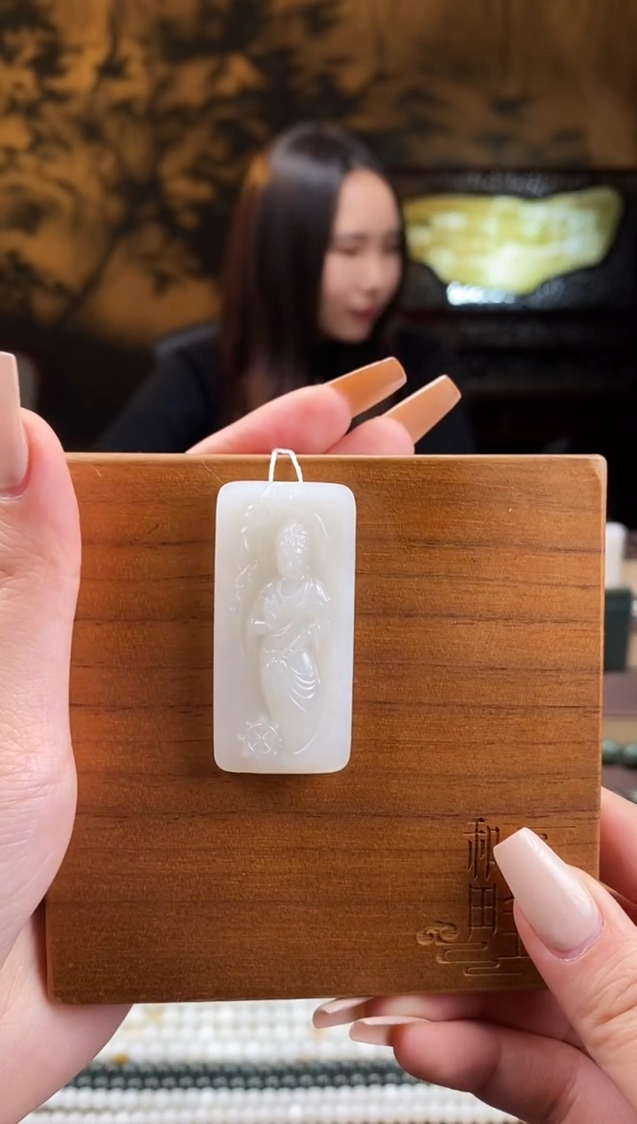 颈饰未镶嵌和田玉白玉 观音牌