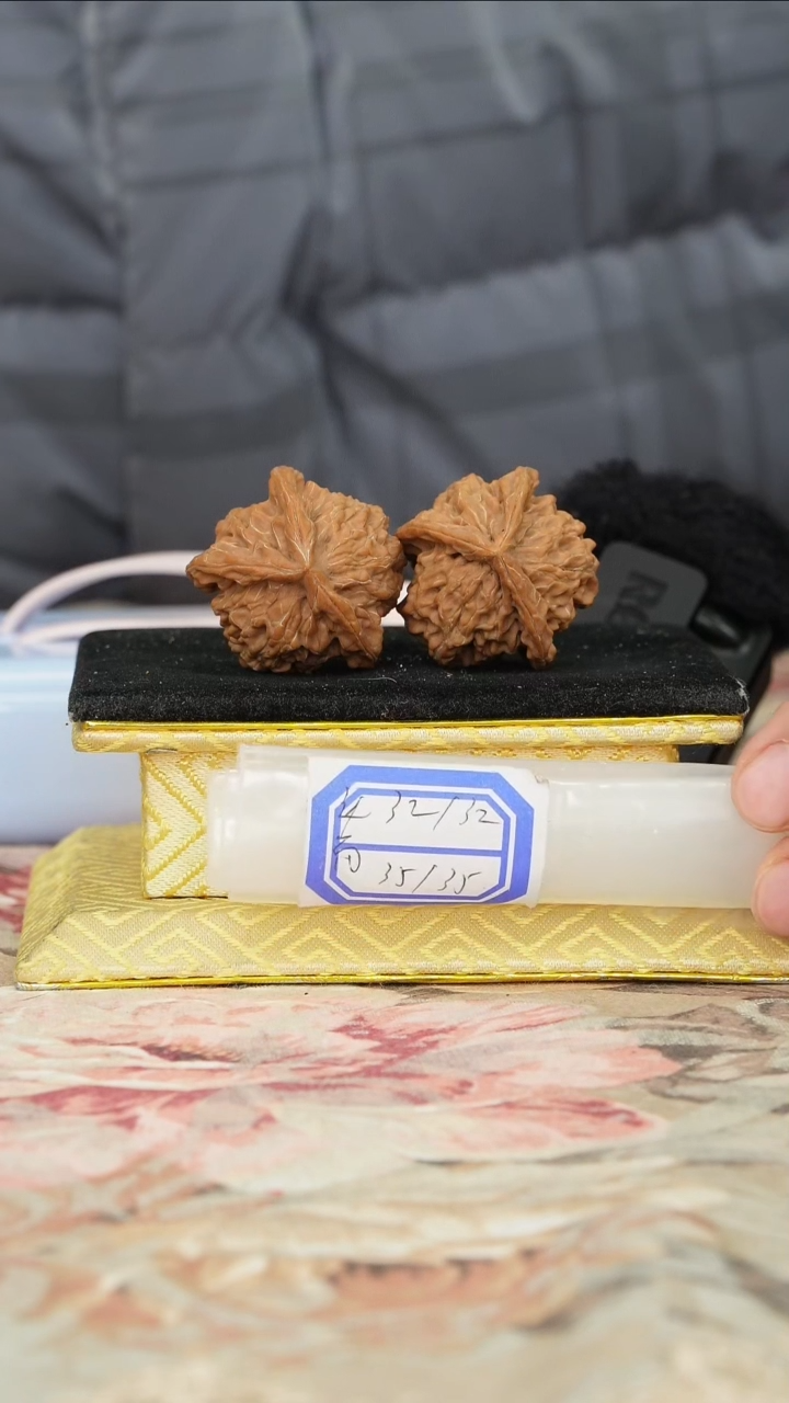 【闪购商品】文玩核桃把件盘山三棱