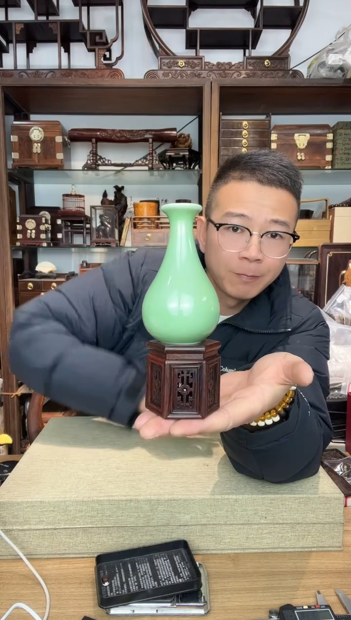 乌木类书架761大红酸枝小号六角摆台  库存