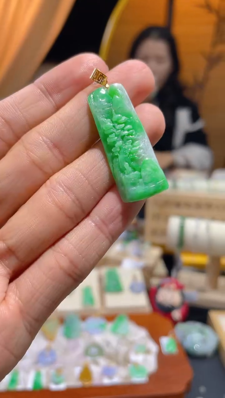 【闪购商品】翡翠颈饰18K金镶嵌假一赔三