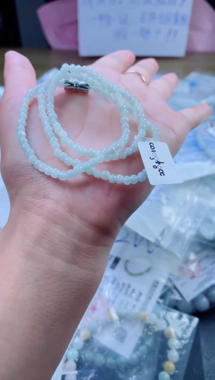 翡翠戒指未镶嵌珠串
