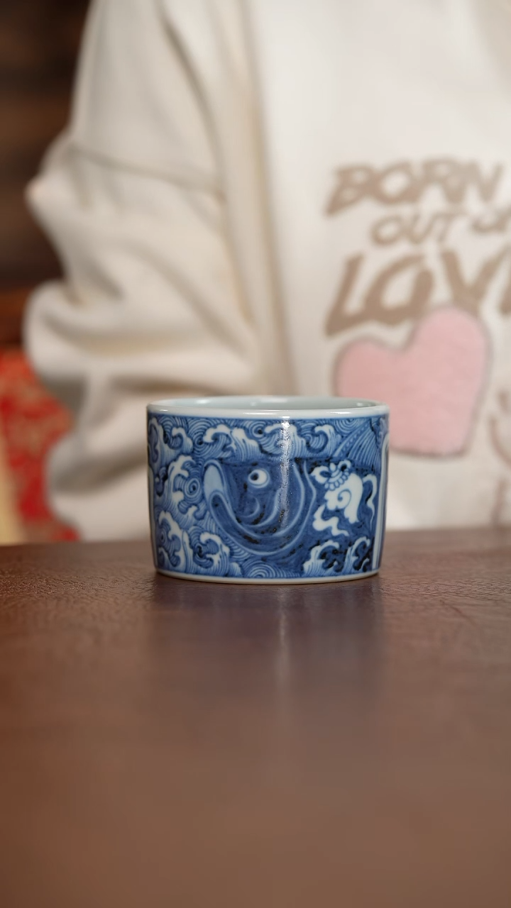 元青花杂宝胖头鱼直口杯