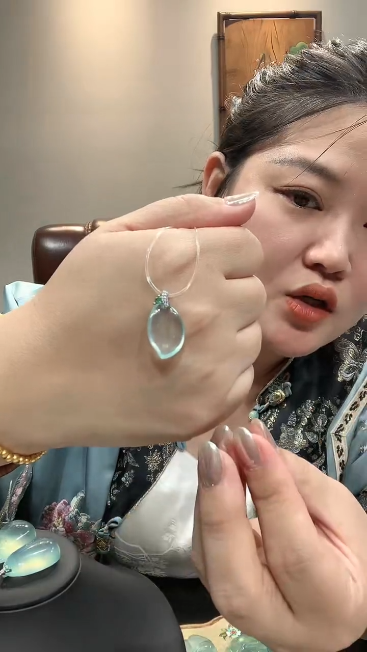 未镶嵌蛇纹石玉吊坠(不含链)叶子