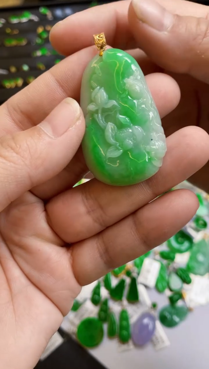 【闪购商品】翡翠颈饰18K金镶嵌荷叶