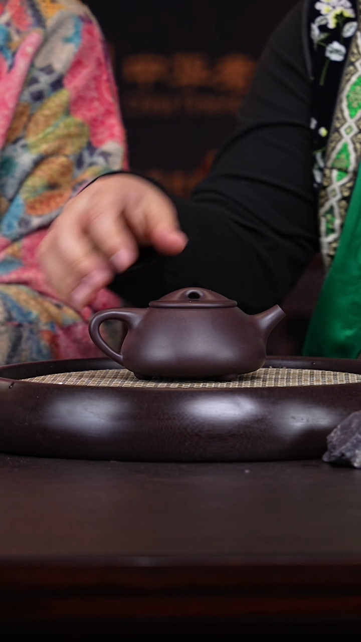 【闪购商品】紫砂茶壶张彩萍22-14 黑墩头景舟石瓢