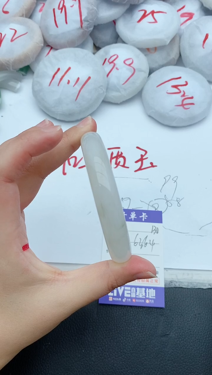 【闪购商品】石英质玉手镯未镶嵌130+63/64