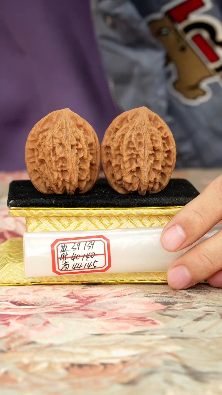 【闪购商品】文玩核桃把件龙纹官帽有修