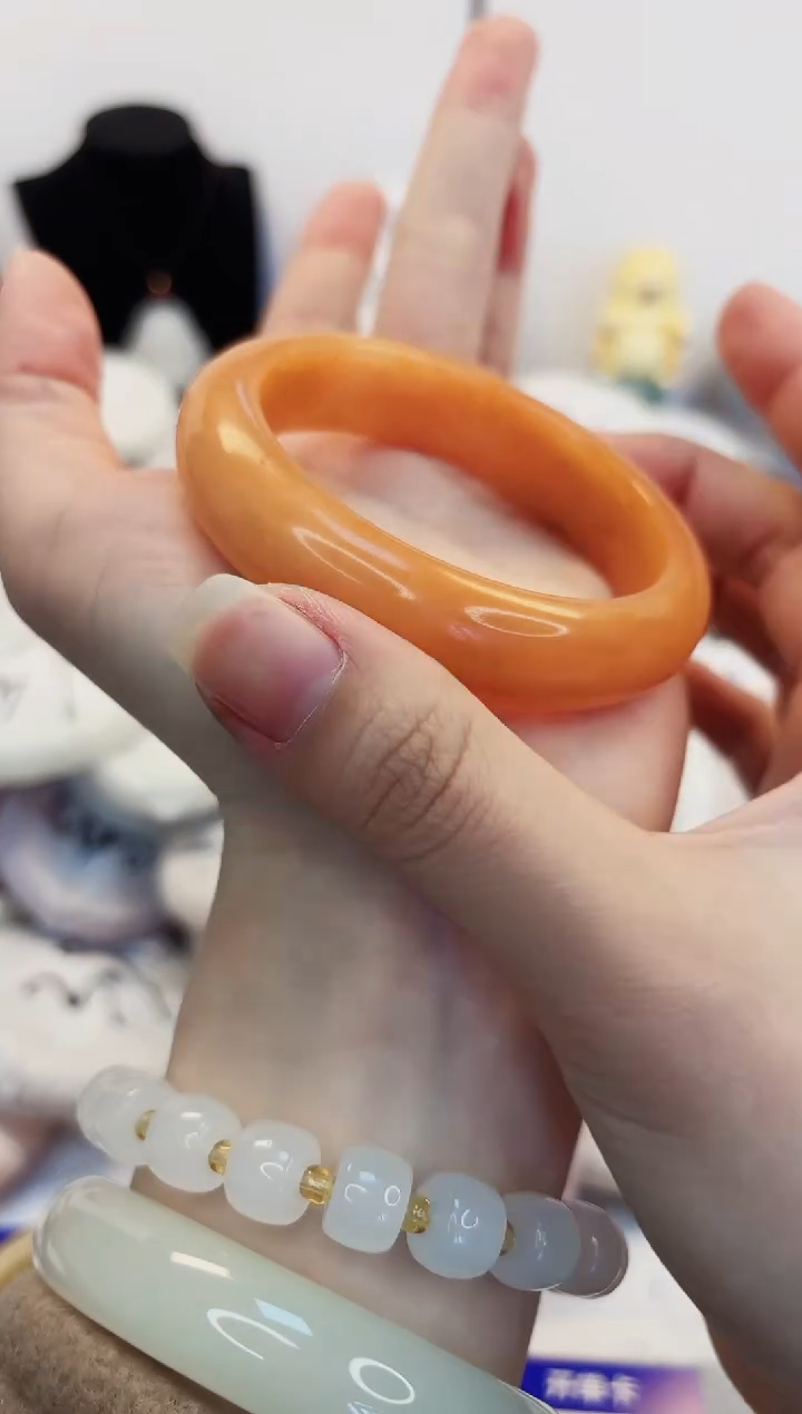 【闪购商品】石英质玉手镯未镶嵌390