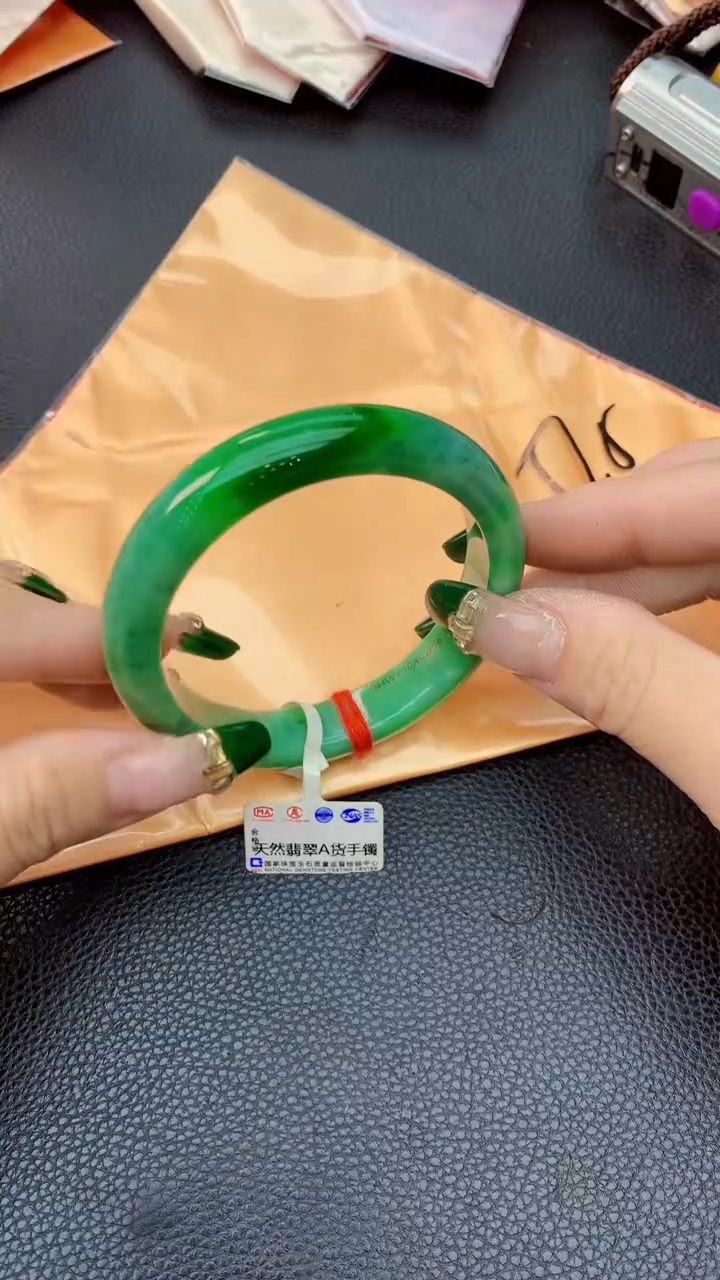 翡翠手镯未镶嵌0281944257