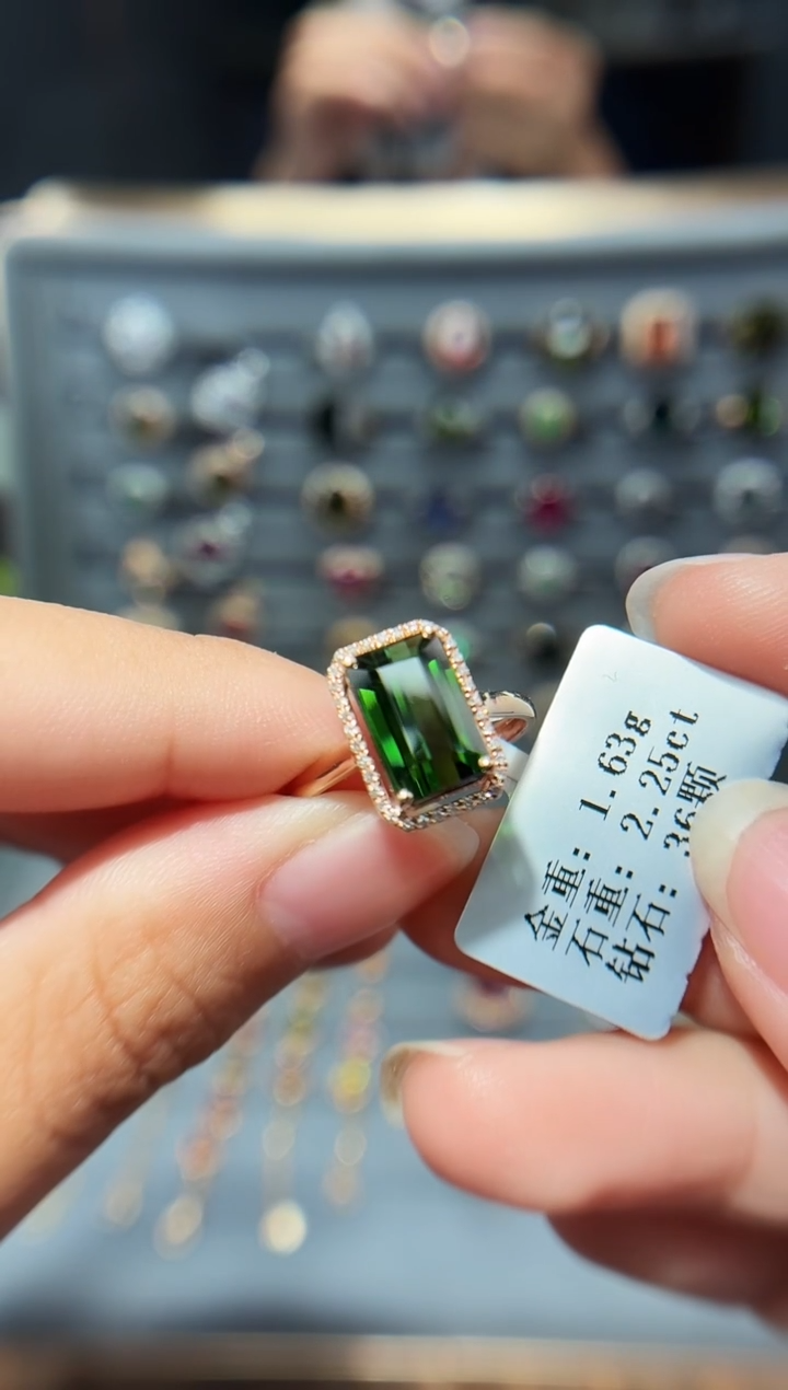 18K金镶嵌戒指碧玺2.25.