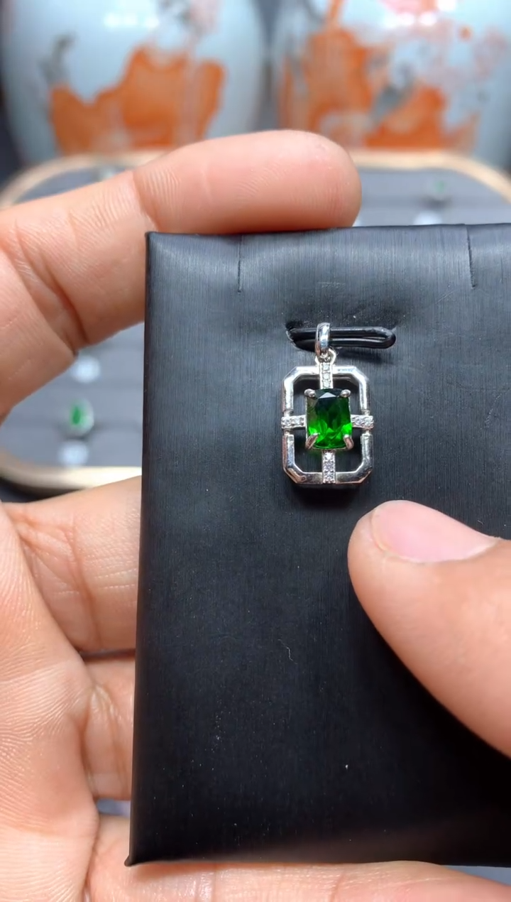 【闪购商品】透辉石吊坠未镶嵌W53（随机性发货只发一单）