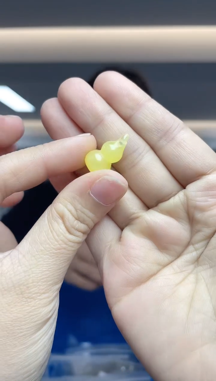 【闪购商品】蜜蜡裸石未镶嵌多样性发一件