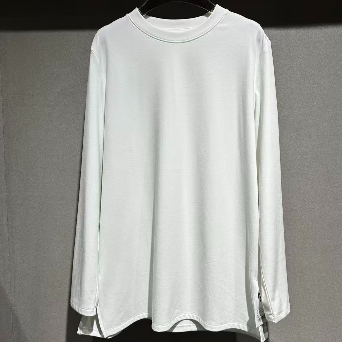 宇姐精选 4858  简约圆领长袖后中缝加绒内搭宽松遮屁股T恤上衣