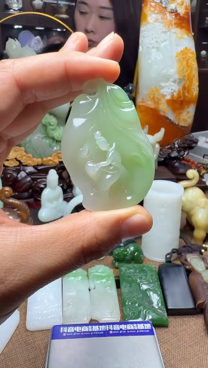 【闪购商品】和田玉（糖玉）颈饰未镶嵌翠青无相观音