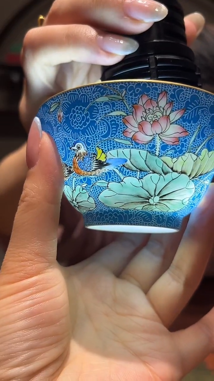 摆件景德镇粉彩扒花主人杯