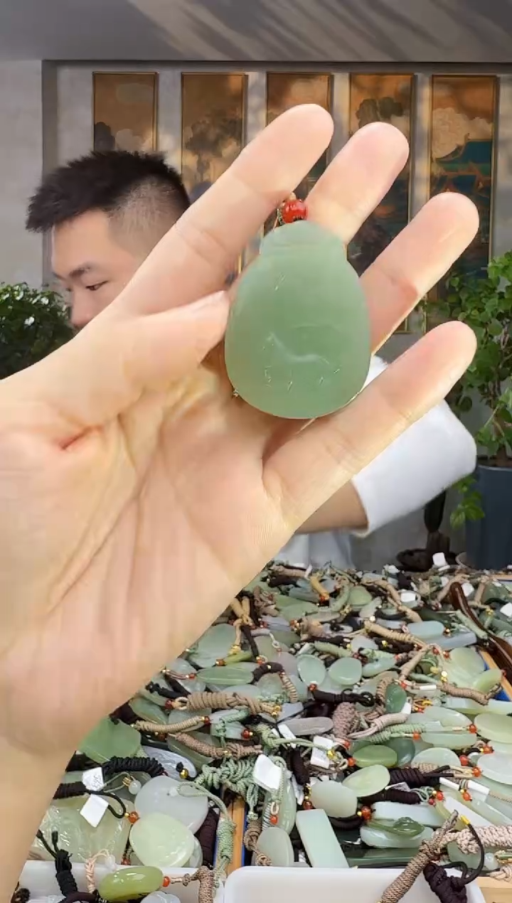 未镶嵌和田玉挂件拍一发一