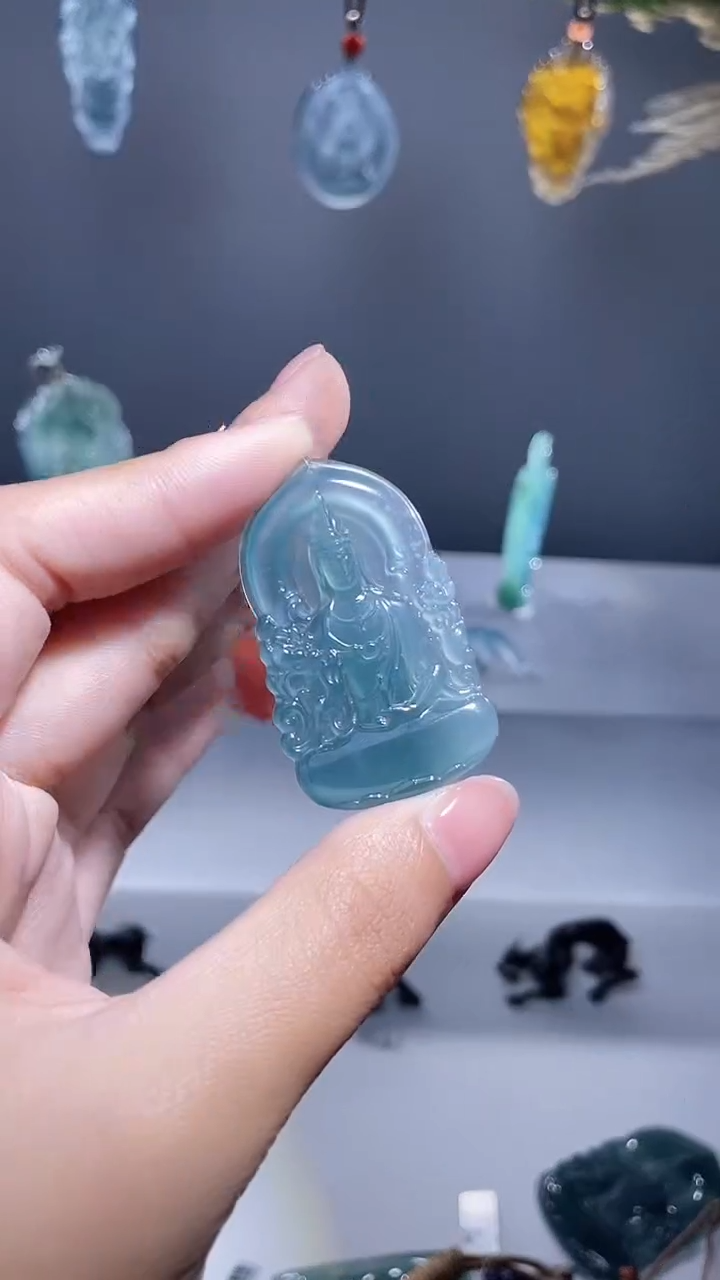 颈饰未镶嵌翡翠观音