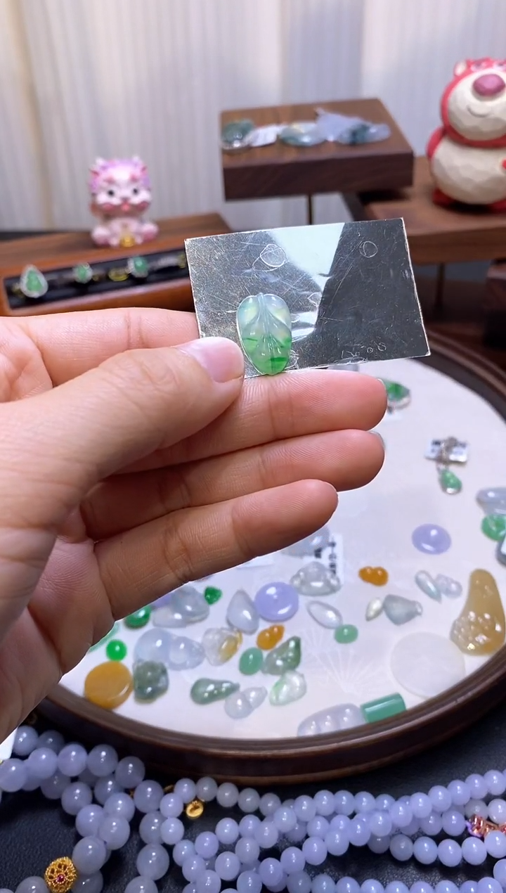 【闪购商品】翡翠颈饰未镶嵌叶子