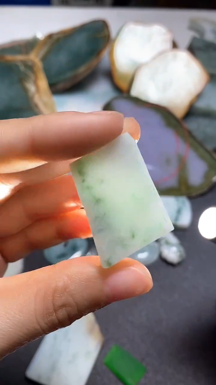 【闪购商品】翡翠未镶嵌颈饰料子