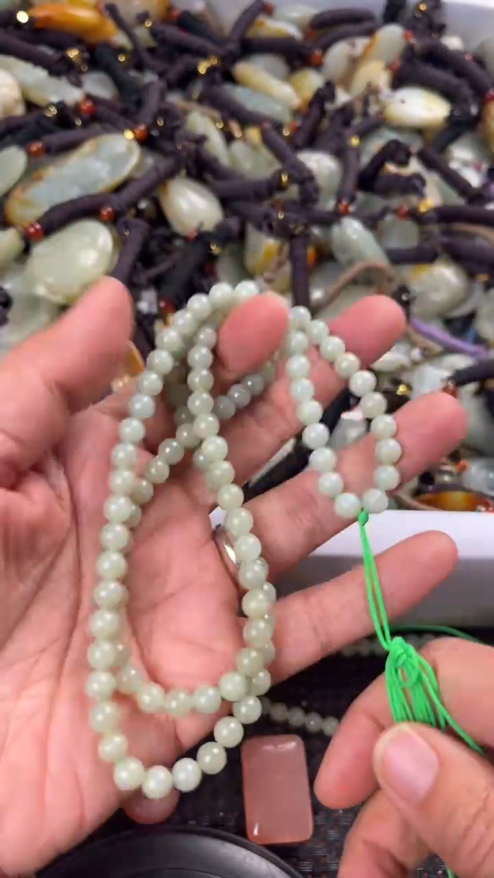 【闪购商品】和田玉颈饰未镶嵌多样性发货没有证书拍一发一有瑕