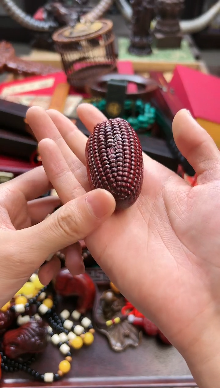 檀香紫檀（小叶紫檀）——————瓷———————玉米