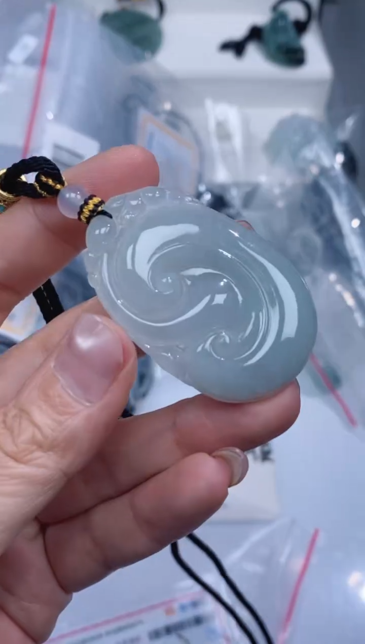 颈饰未镶嵌翡翠吊坠