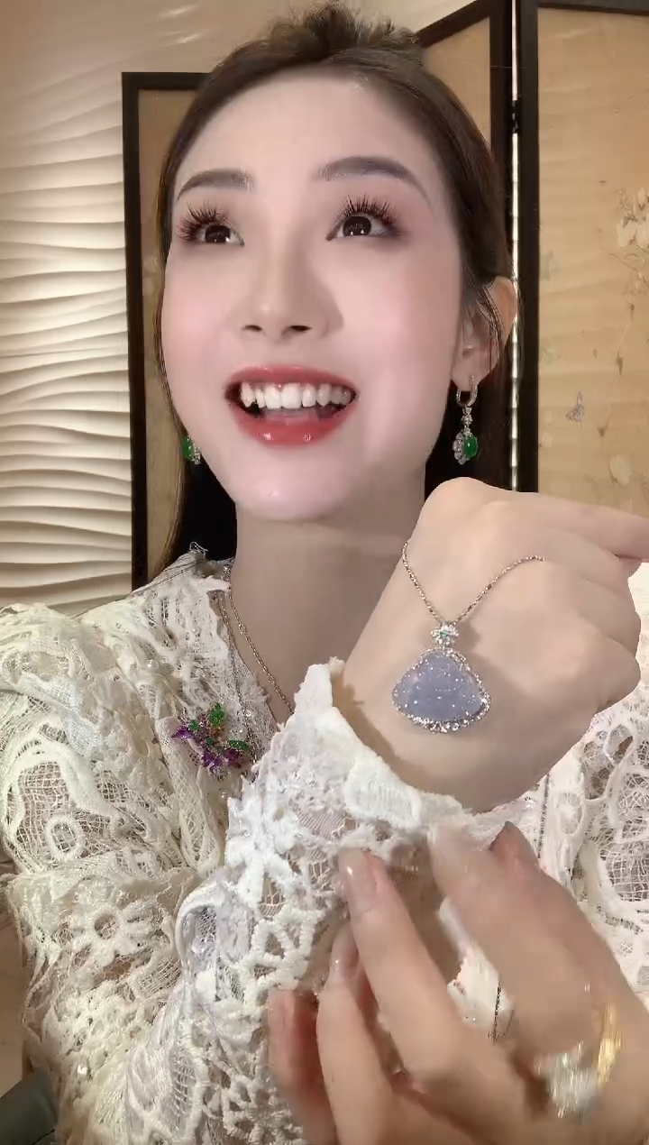 【闪购商品】翡翠吊坠(不含链)18K金镶嵌A24