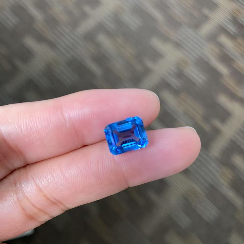 培育蓝宝石培育明亮海蓝宝蓝宝石颜色