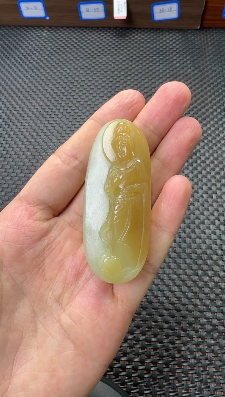 颈饰未镶嵌和田玉若羌糖白吊坠