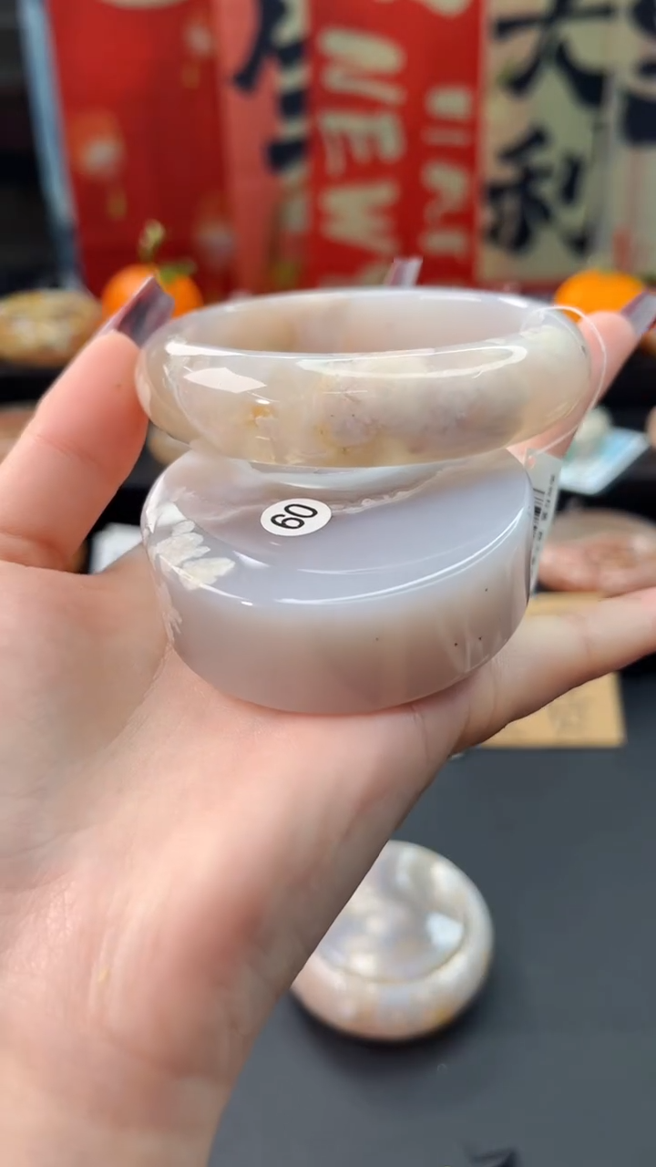 【闪购商品】石英质玉手镯未镶嵌赠送镯心（60圈口）无证书