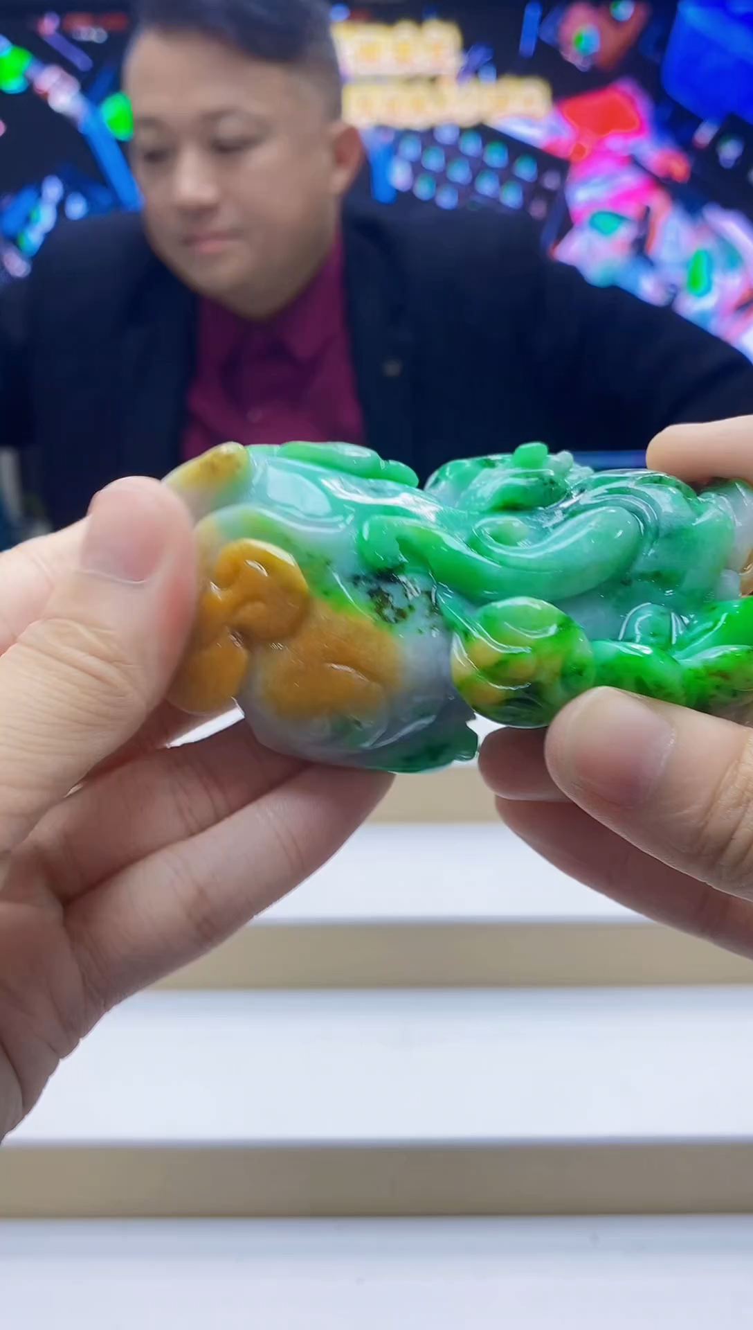 未镶嵌定制翡翠-毛货挂件  （赠珠链 ，赠底座）33