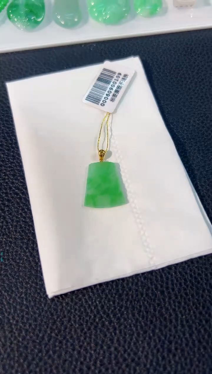 颈饰18K金镶嵌翡翠 缅料A货/支持复检/一件