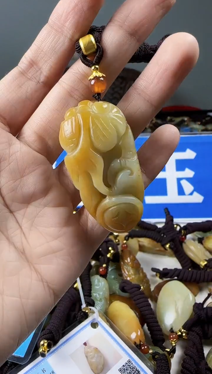 和田玉未镶嵌颈饰1