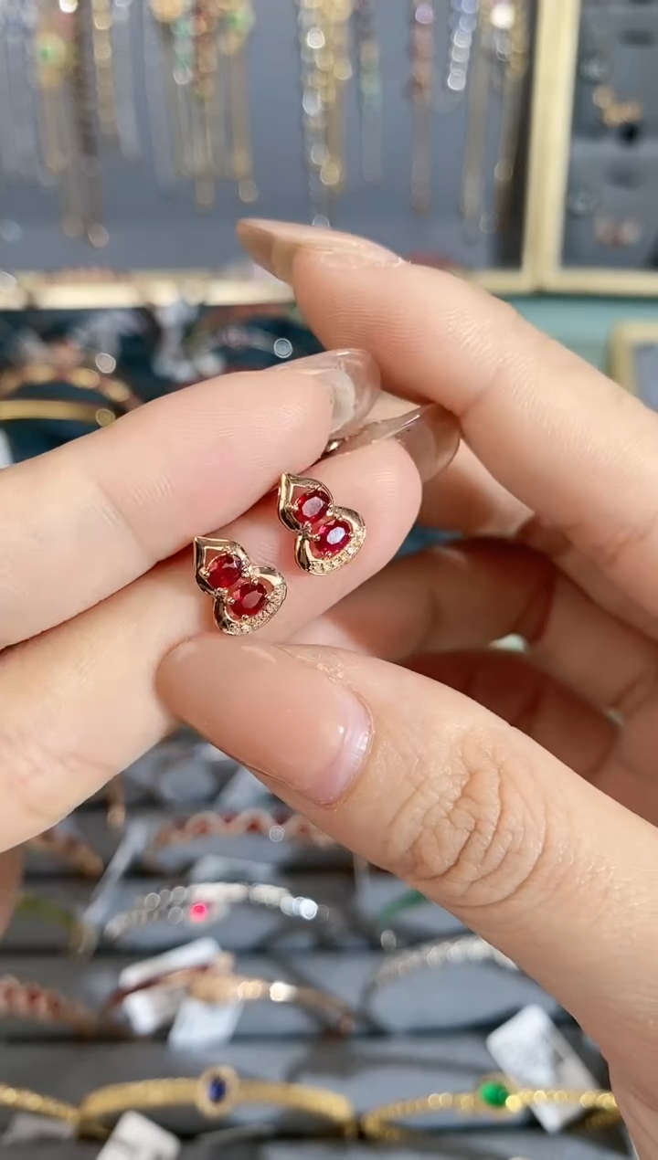 【闪购商品】红宝石耳饰18K金镶嵌耳钉