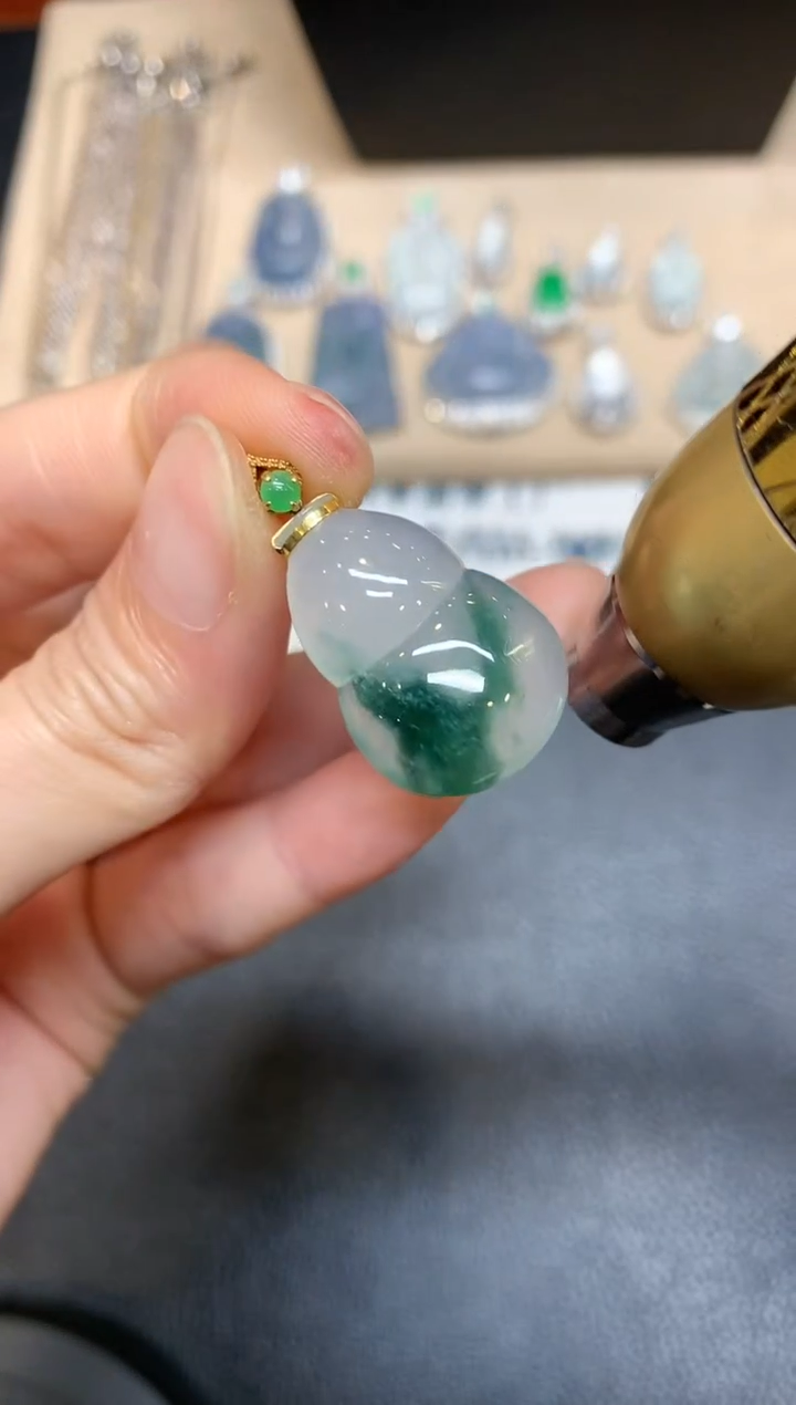 【闪购商品】翡翠吊坠(不含链)18K金镶嵌葫芦【无服务费