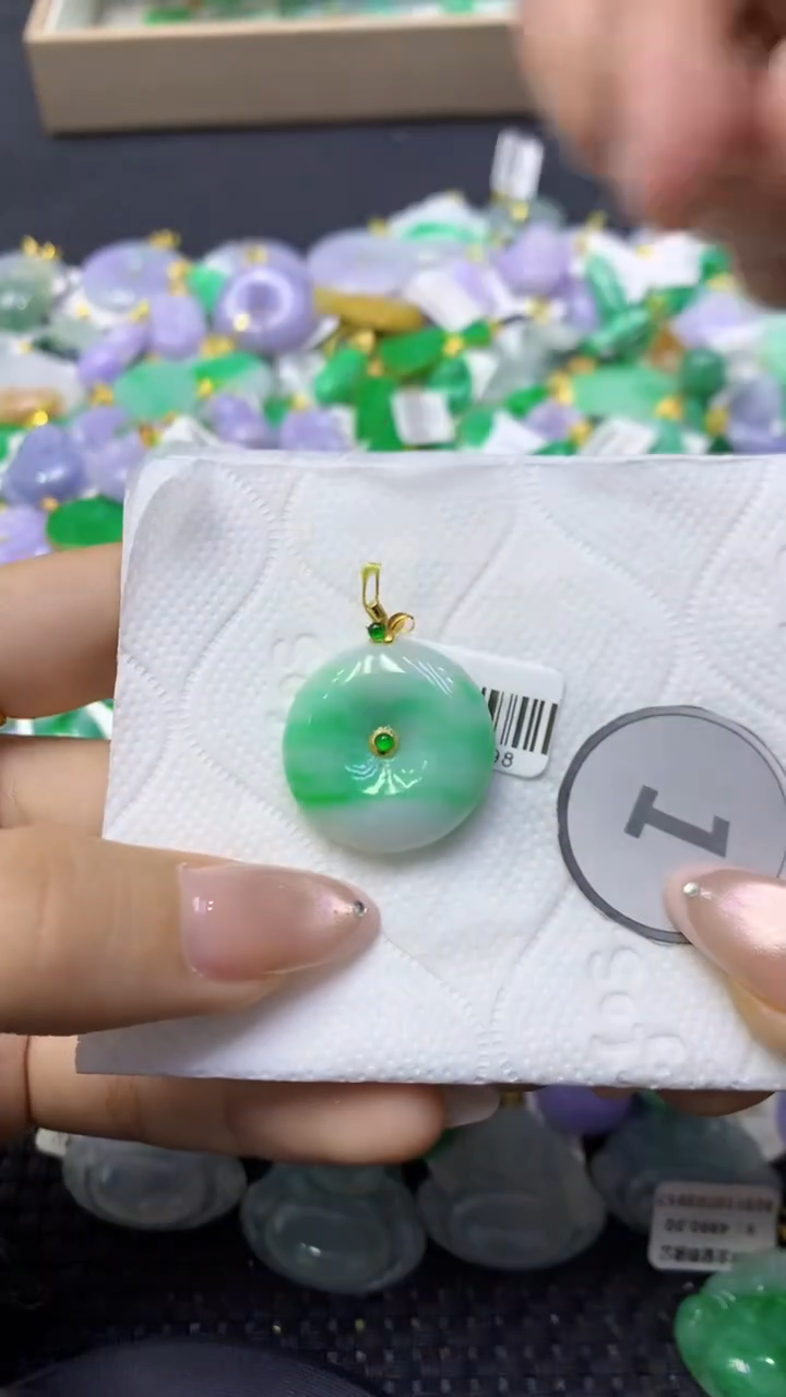 颈饰18K金镶嵌翡翠天然缅甸翡翠A货