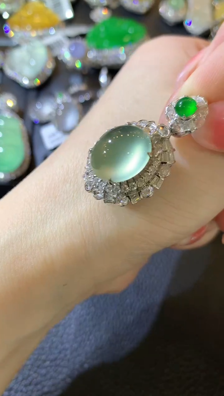 【闪购商品】翡翠吊坠(不含链)18K金镶嵌F18  