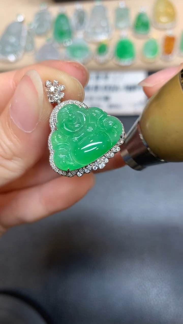 【闪购商品】翡翠颈饰18K金镶嵌佛公【无服务费