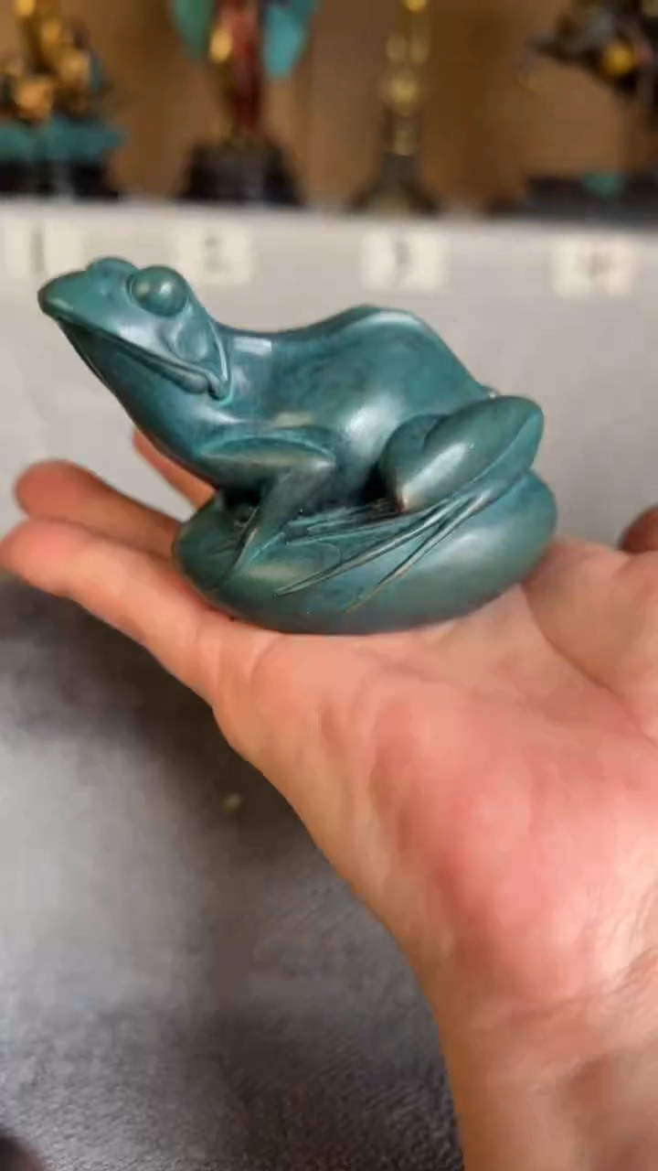 逾**逶精铜材质精美雕塑
