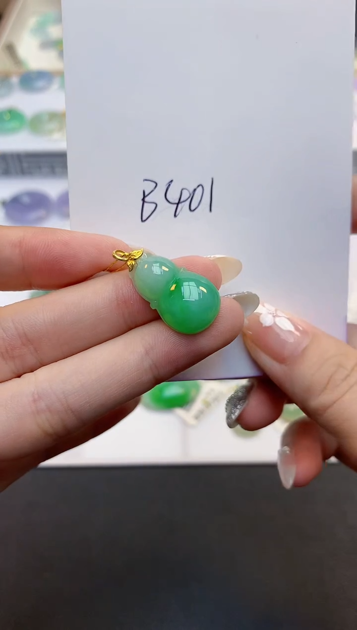 翡翠18K金镶嵌颈饰11111111